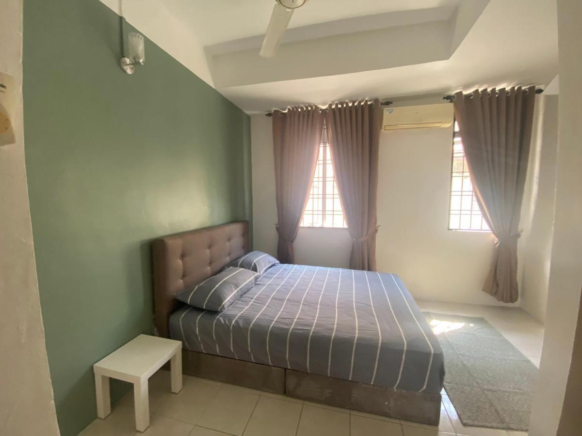 הוילה Kampong Belah Dua Comfy Sutera Seberang Jaya מראה חיצוני תמונה
