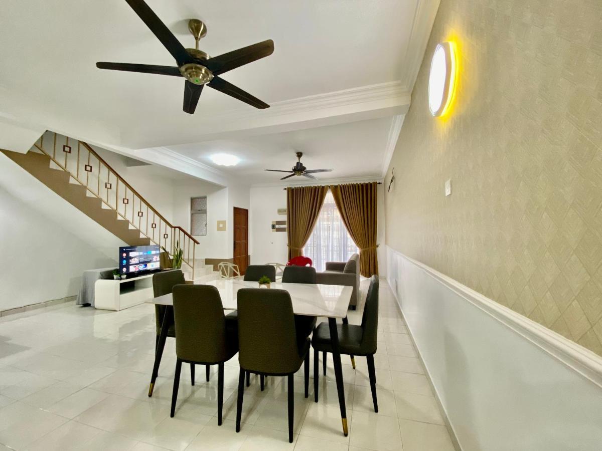 הוילה Kampong Belah Dua Comfy Sutera Seberang Jaya מראה חיצוני תמונה